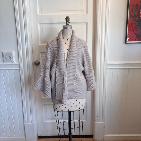 Isabel Marant Wool cardigan 
Oversized with shawl collar and big bell sleeves - Picture 2 of 11